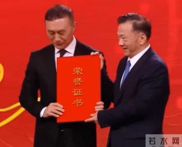 难怪饺子缺席金鸡！官媒暴露2大细节，《哪吒2》破154亿只是开始