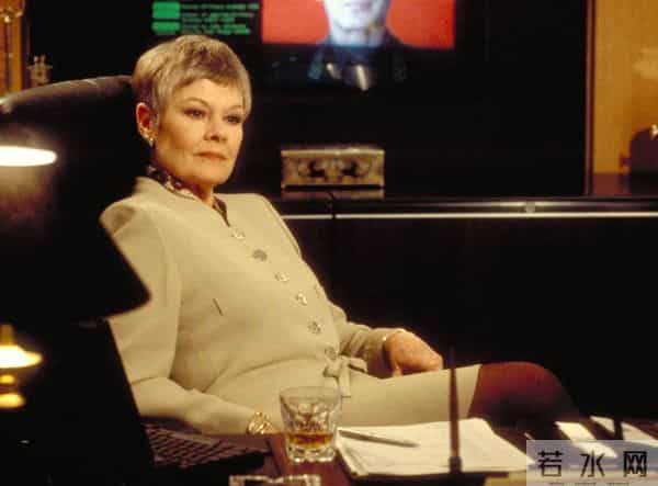 从《黄金眼》到《皇家赌场》：一位导演如何两次改写007