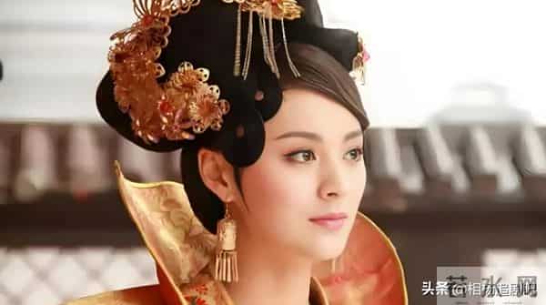 《唐诡3》：导演本来想让她演个花魁白月光，她一袭剑舞惊艳全场