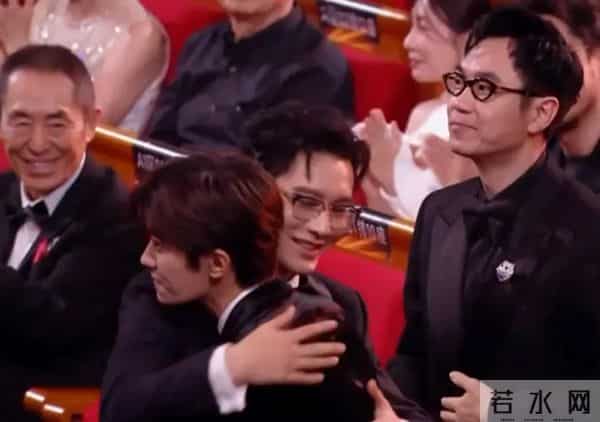 金鸡奖名场面：钟楚曦拿奖，宁静和黄晓明的表情，暴露人情世故