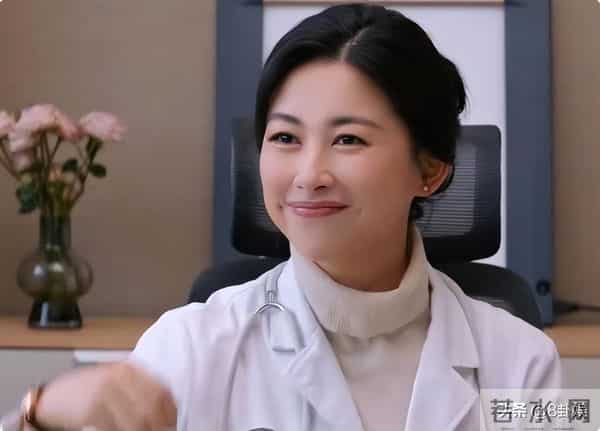 脸肿油腻就别演都市剧！41岁朱珠一出手，让观众看清刘亦菲有多强