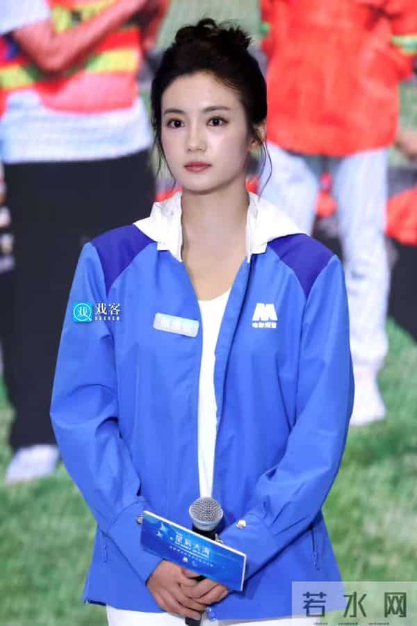 央视镜头下，37岁曹骏太抢镜：体面的中年人，都养成了反油腻体质