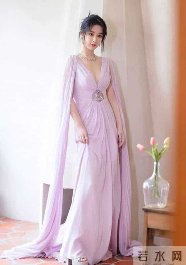 杨紫官宣新身份，网友：从“小雪”到“杨制片”这才是真·王炸