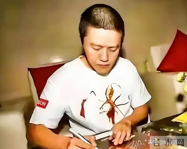 张艺谋没说谎，被说“不合群”的导演饺子，才是真正的“聪明人”