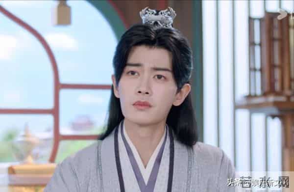 一个撅嘴瞪眼，一个眉毛飞出脸，《凤凰台上》俩主演看得真难受！