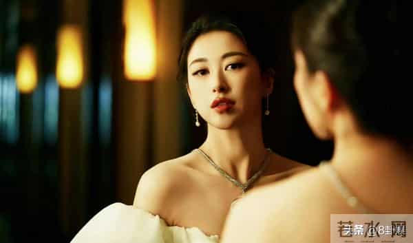 脸肿油腻就别演都市剧！41岁朱珠一出手，让观众看清刘亦菲有多强