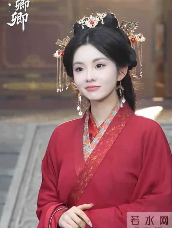 何健麒终于支棱起来了！新剧首播破百万，原来亮点全在女主身上