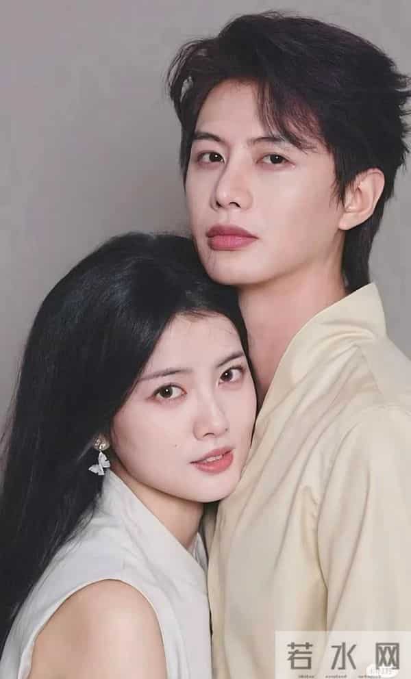 何健麒终于支棱起来了！新剧首播破百万，原来亮点全在女主身上