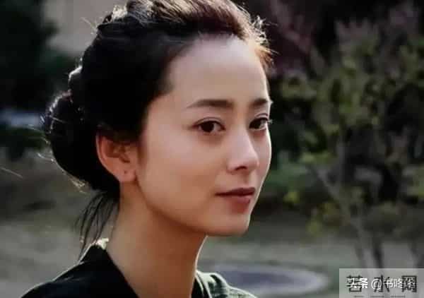 导演只是让她客串一下，不料成全剧第一美女，难怪陆振华一见倾心