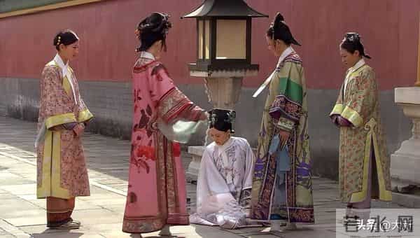 为什么崔槿汐敢和瓜六吵架？华妃降为答应为什么也敢和瓜六吵架？