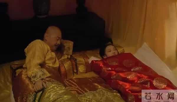 甄嬛晚年揭开果郡王棺椁，竟发现笛子旁另有玄机！