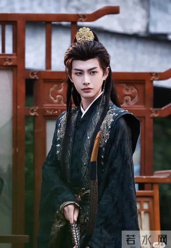 何健麒终于支棱起来了！新剧首播破百万，原来亮点全在女主身上