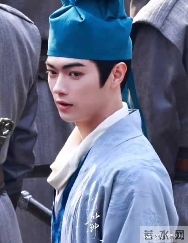 许凯目前3部待播剧，1部在拍摄，虽受负面新闻影响，但有他们力保