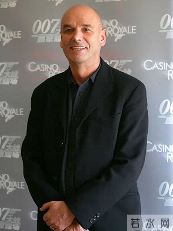 从《黄金眼》到《皇家赌场》：一位导演如何两次改写007