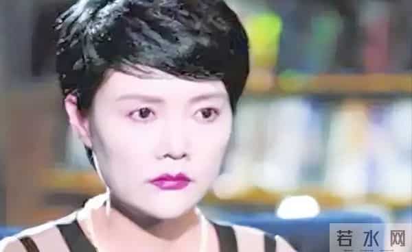 她11岁被导演看中，与知名导演同居多年被抛弃，如今复出无人问津