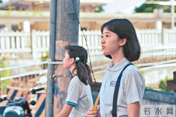 向内爆破的戏剧张力——电影《女孩》情感表达探析