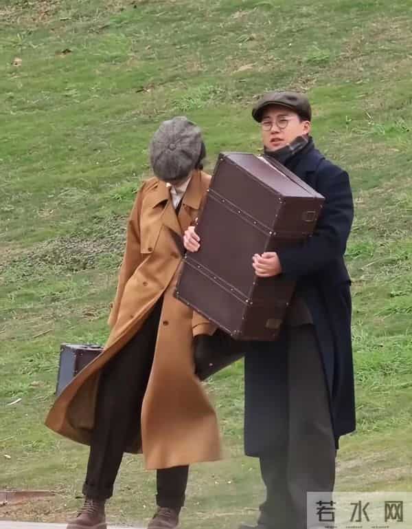 民国兄妹欢乐多！郭麒麟宋祖儿拎箱逃荒喜感十足