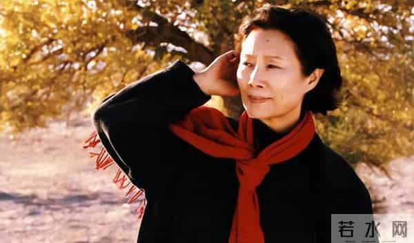 拿终身成就奖，女儿是航天专家，儿媳是国际影后，她的人生精彩