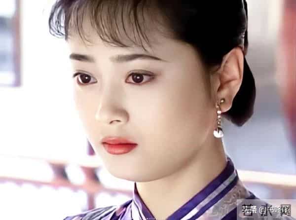 导演只是让她客串一下，不料成全剧第一美女，难怪陆振华一见倾心