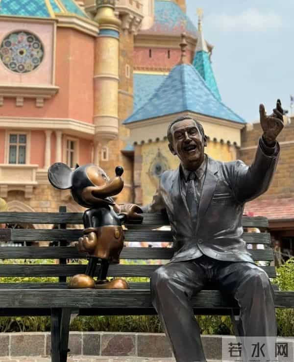 从一只米老鼠到半个好莱坞，迪士尼万亿商业帝国，是如何打造的？