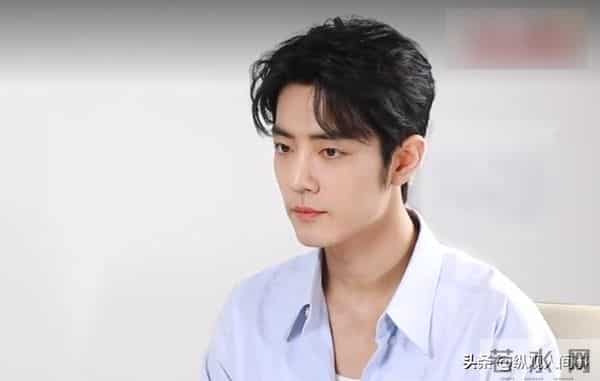 《小城良方》路透生图:肖战肤白个高笑容暖心,和姜妍互动好自然