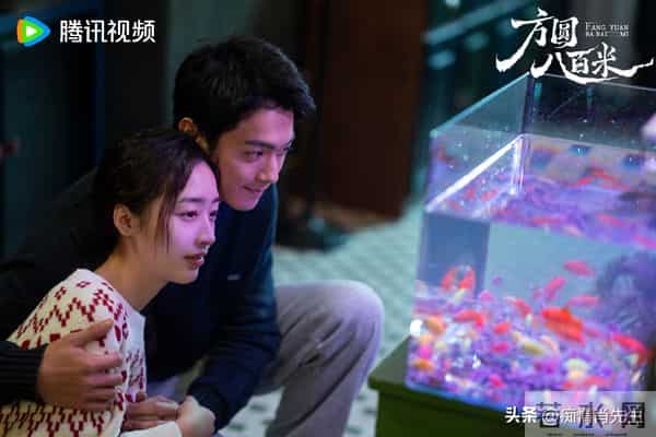 许凯目前3部待播剧，1部在拍摄，虽受负面新闻影响，但有他们力保