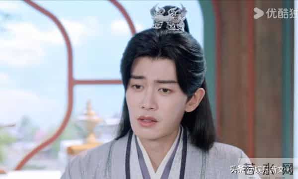 一个撅嘴瞪眼，一个眉毛飞出脸，《凤凰台上》俩主演看得真难受！