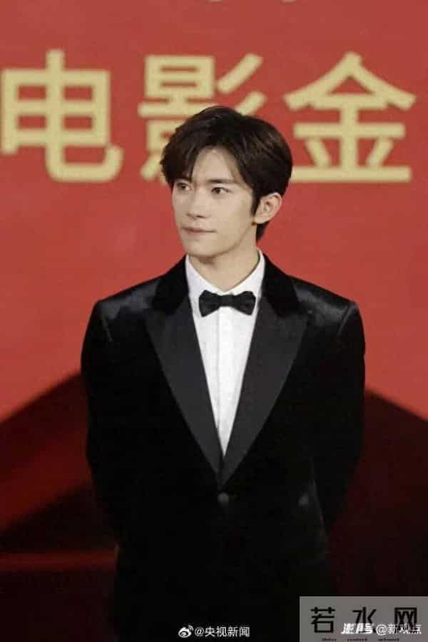易烊千玺荣获金鸡奖影帝，凭什么是他？他只是运气好罢了！