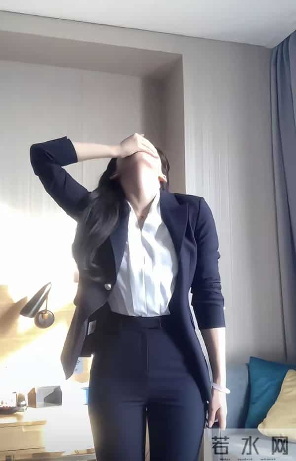 39岁离异净身出户，带着女儿睡桥洞。。。编个网剧故事