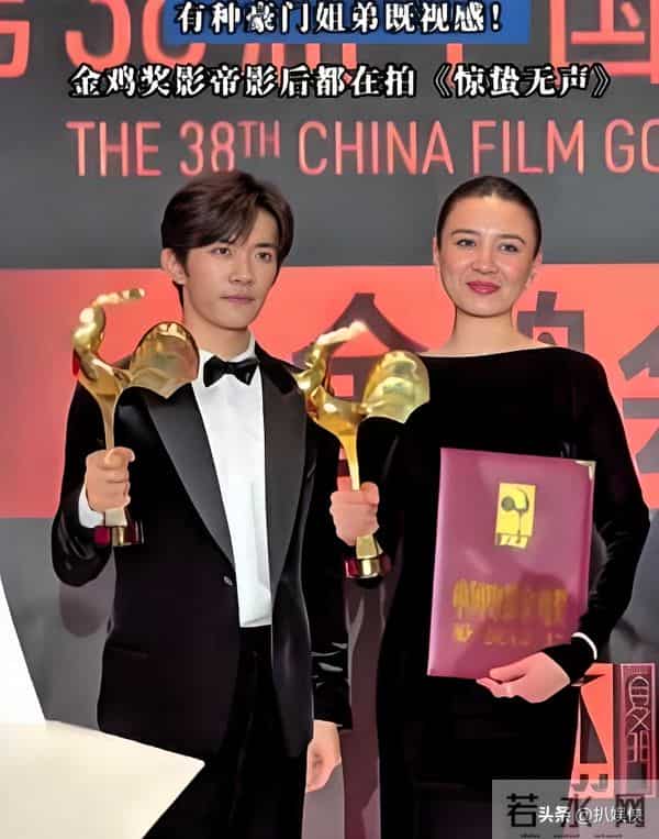 张艺谋也没想到，金鸡奖结束的第二天，他就被扒了一个底朝天