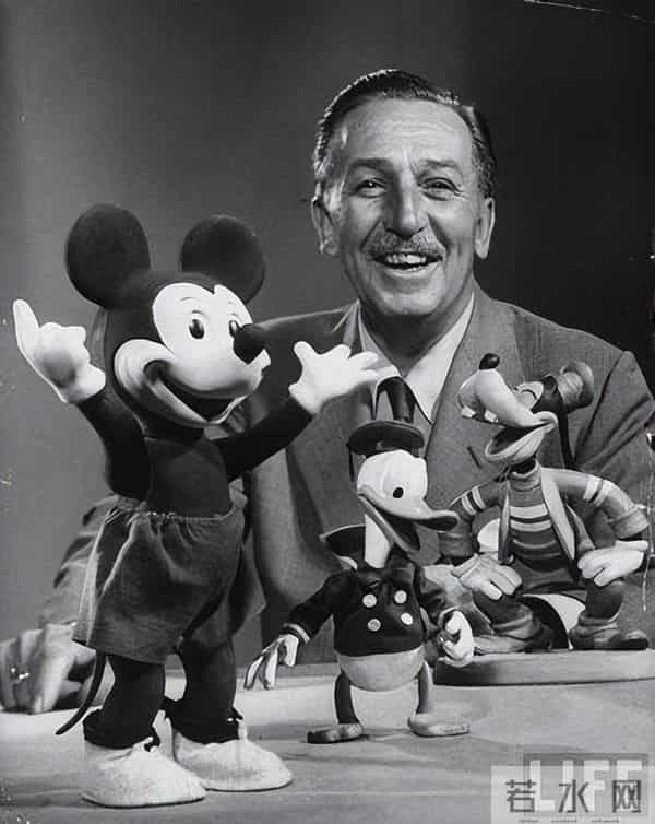 从一只米老鼠到半个好莱坞，迪士尼万亿商业帝国，是如何打造的？
