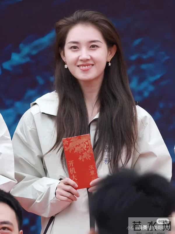 郭宇欣《玉簟秋》造型曝光，穿学生装演反派，“美强惨”的天花板