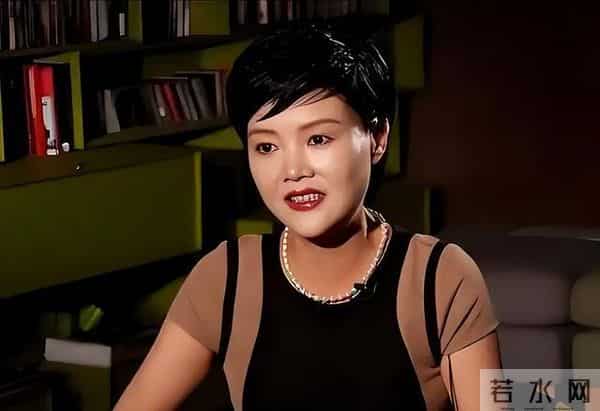 她11岁被导演看中，与知名导演同居多年被抛弃，如今复出无人问津