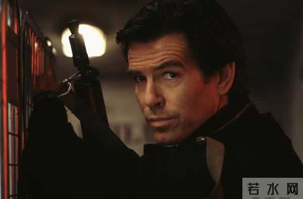 从《黄金眼》到《皇家赌场》：一位导演如何两次改写007