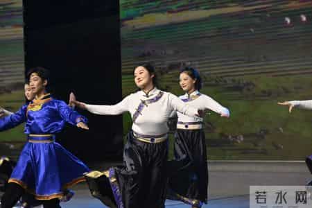 大学迎新晚会主持词,大学迎新晚会主持人稿开场白