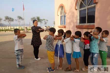 2017元旦快乐,中秋念师恩 - 两个老师和八个学生