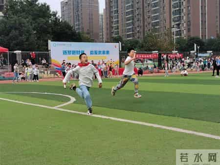 小学运动会入场词,小学运动会有激情有欢乐：学生入场表演展现个性