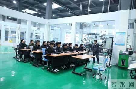 学校法制工作总结,与法同行 顶慧天中——驻马店职业技术学院法治平安建设工作综述