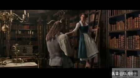 童话故事《美女与野兽》，真人版相比动画版在哪些方面与时俱进？