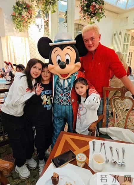 结婚十周年纪念日,香港男星和太太庆祝结婚十周年，曾自称和女星宿世姻缘未获回应