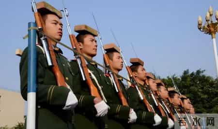 升旗手介绍,升旗手介绍稿50字