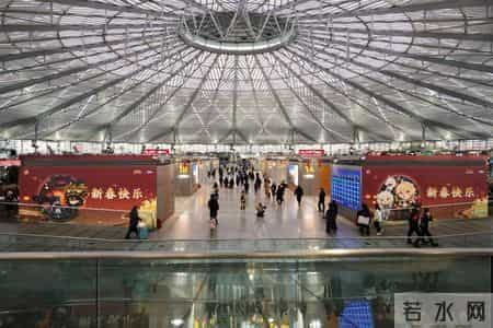 体坛联播｜苏翊鸣满意冬奥会大跳台铜牌，曼联斩获英超四连胜