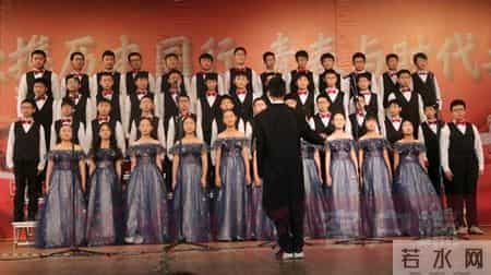 郑州中原一中实验学校：红歌携历史同行 青春与时代共舞