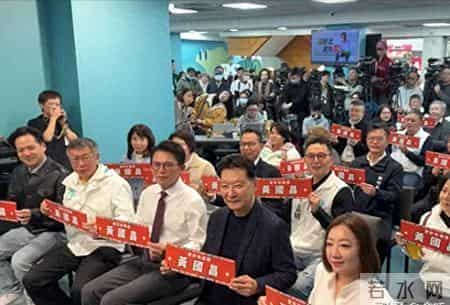 黄国昌成立竞选总部,柯文哲刚放狂言,民众党生变,美女博士暴怒