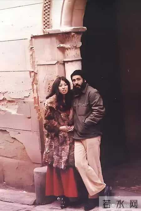 流浪诗人三毛自杀前旧照:眼神满是哀伤,47岁用丝袜在卫生间自缢