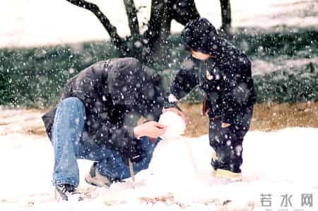 如何看待父亲跨越600多公里为女儿送雪