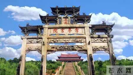 北宋灭亡后，诗人见报国无门写了首诗，对故土的深情令人感动