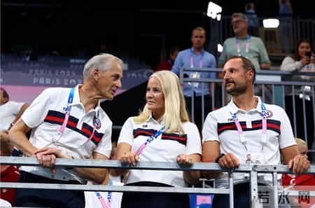 我喜欢的知名人士,炸裂！52岁挪威王储妃写给爱泼斯坦的邮件曝光：“你让我心痒”