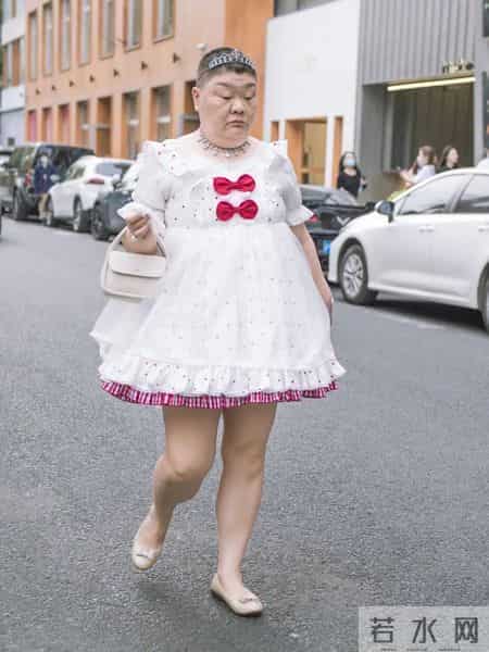 我认识的安福路小公主，一直活在自己的世界里