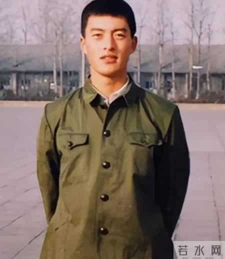 升旗手介绍,升旗手介绍稿50字